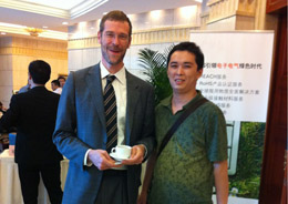 潤(rùn)大世紀(jì)員工與環(huán)球資源首席運(yùn)營(yíng)官、執(zhí)行總裁